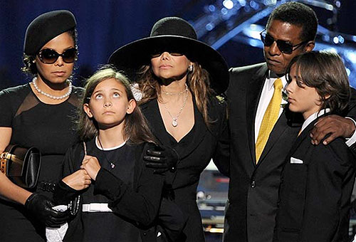 La Família Jackson en el día del funeral de Michael Jackson
